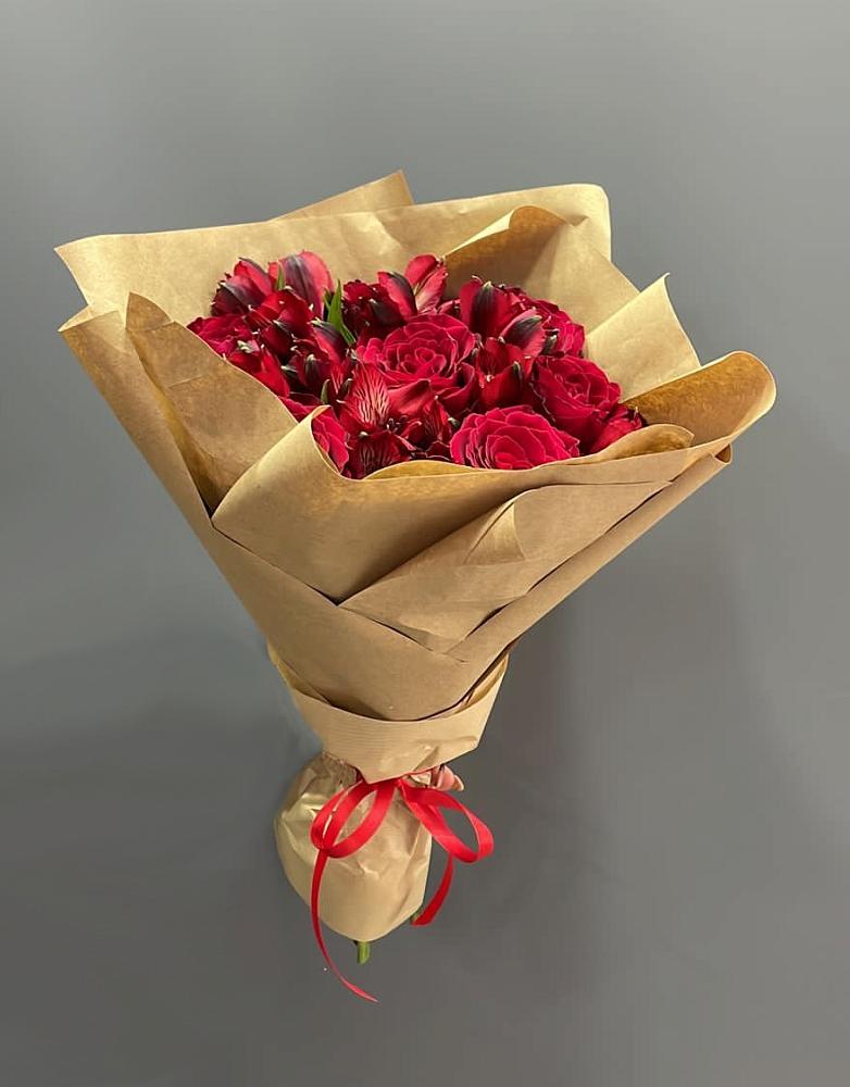 Букет цветов из: Альстромерии и Розы в Кстово