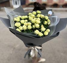 Букет Белые кустовые розы Солинеро в Кстово