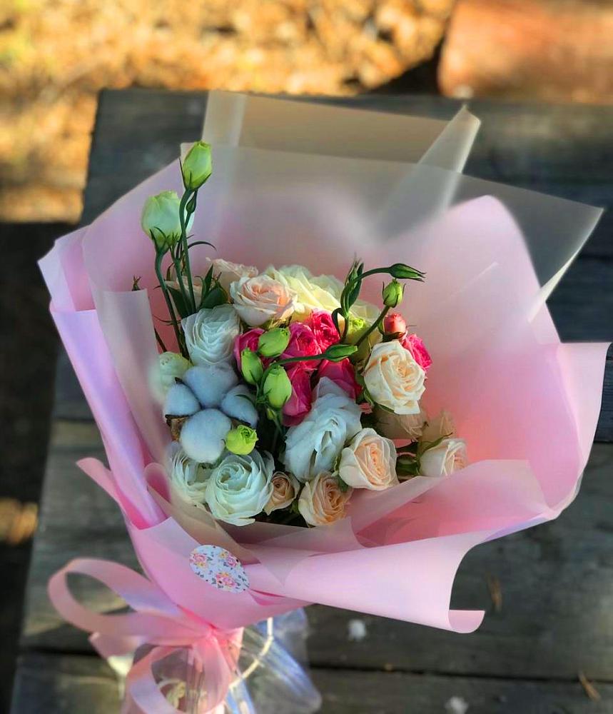 Букет цветов из: Розы и Лизиантусы в Кстово