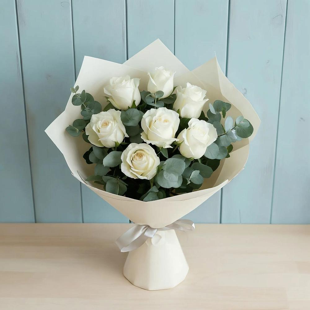 Букет Белые розы в Эвкалипте в Кстово