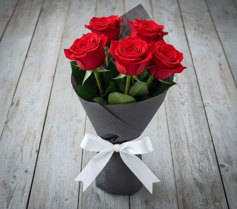 Букет 5 Красных роз Эдлесс Лав в Кстово