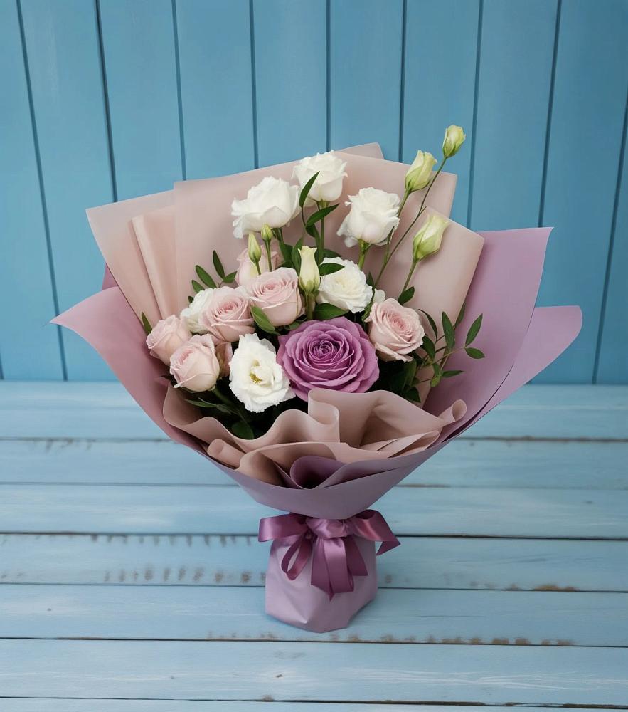 Букет цветов из: Розы и Лизиантусы в Кстово